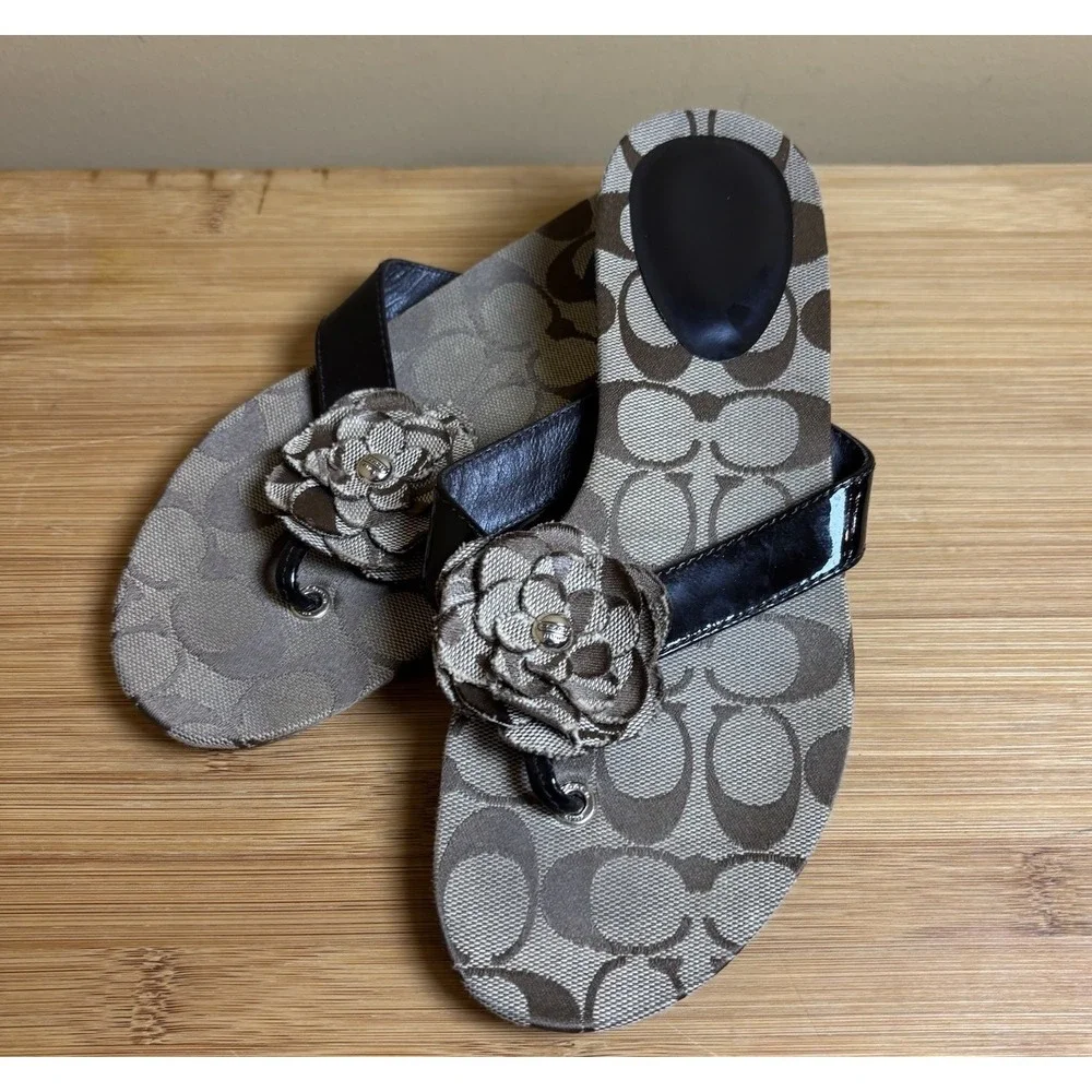 Women's Signature Coach Slip On Sandals 7B Brown Patent Leather Strap- Flower‎